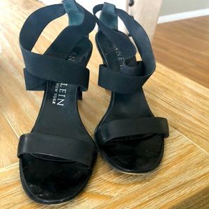 Elastic strap heels